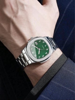 Reloj de pulsera con números arábigos