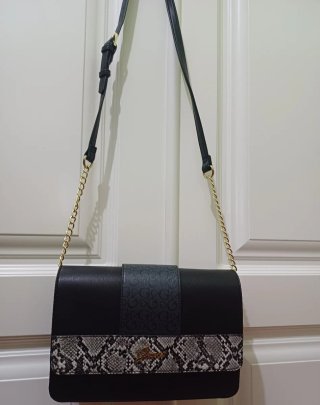 Bolso Guess Negro y Multicolor
