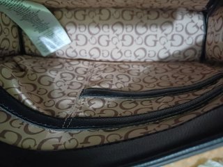 Bolso Guess Negro y Multicolor
