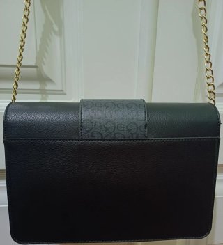 Bolso Guess Negro y Multicolor