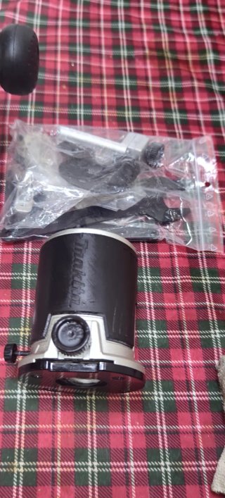 Fresadora Makita 18V con accesorios