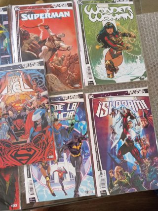 Lote Cómics Estado Futuro DC ECC