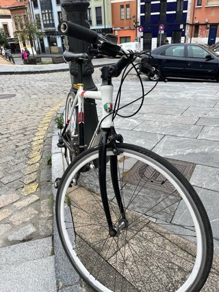 Bicicleta híbrida DA VINCI blanca y roja