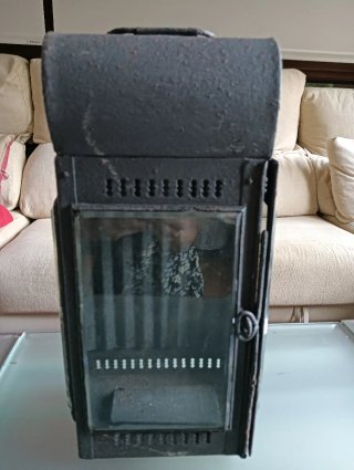 Farol antiguo de hierro y cristal
