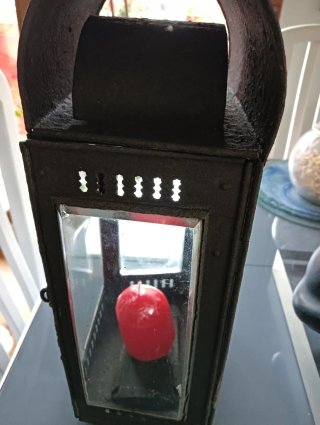 Farol antiguo de hierro y cristal