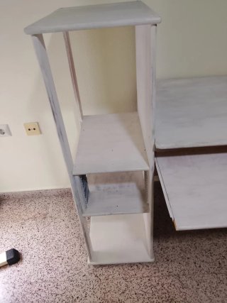 Escritorio de madera blanco en muy buen estado med