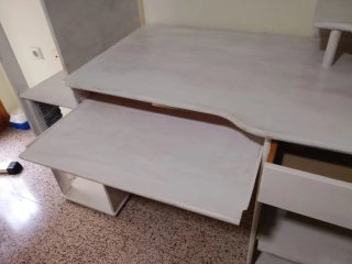 Escritorio de madera blanco en muy buen estado med