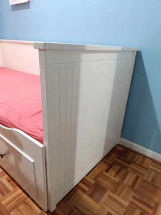 Cama diván blanca con colchón y cajones
