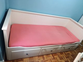 Cama diván blanca con colchón y cajones