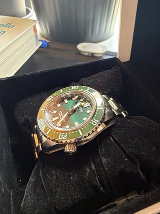 Seiko SPB381J1 Diver GMT Verde/Plata