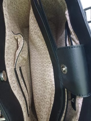 Bolso Guess Negro y Gris