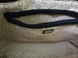 Bolso Guess Negro y Gris