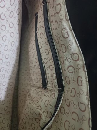 Bolso Guess Negro y Gris