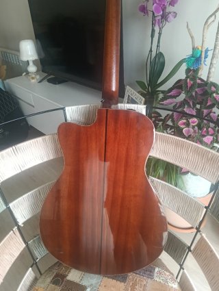 Guitarra Yamaha AC3M con funda rígida