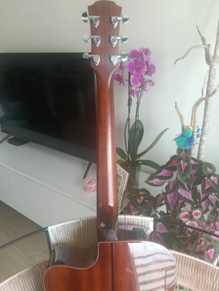 Guitarra Yamaha AC3M con funda rígida