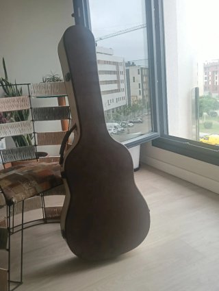 Guitarra Yamaha AC3M con funda rígida