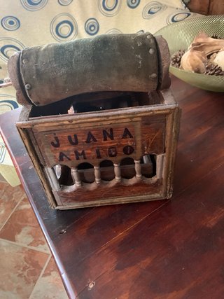 Antigua caja de bolillos