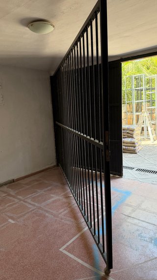 Puerta de garaje de hierro
