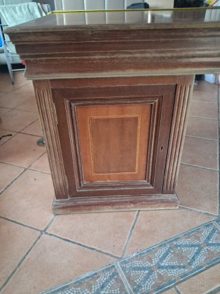 Mesa de despacho de madera