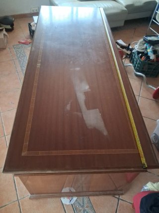 Mesa de despacho de madera