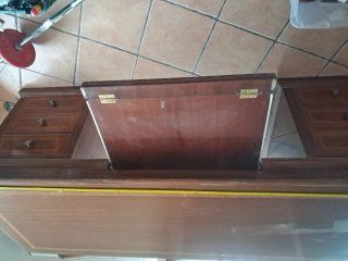 Mesa de despacho de madera