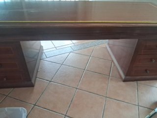 Mesa de despacho de madera