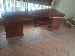 Mesa de despacho de madera