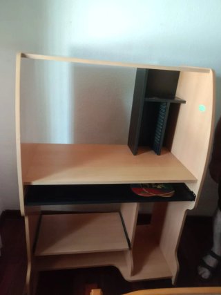 Escritorio Ordenador Beige y Negro
