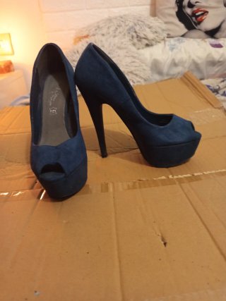 Zapatos de tacón cada para 3 euros