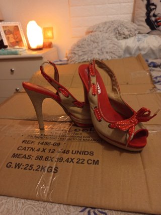 Zapatos de tacón cada para 3 euros