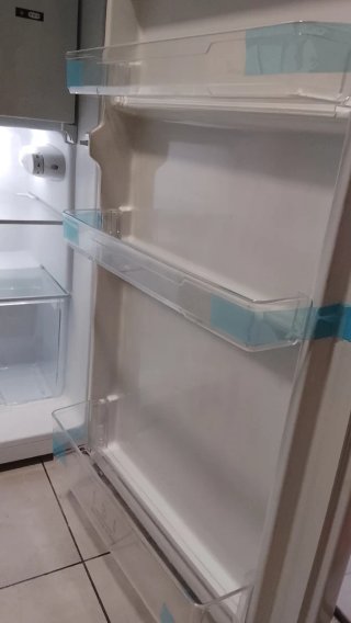 Nevera pequeña blanca