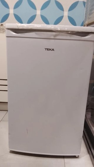 Nevera pequeña blanca