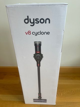 Aspirador Dyson V8 Cyclone sin estrenar.