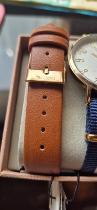 Reloj Parfois con correa de tela y cuero