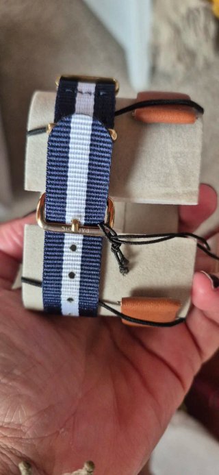 Reloj Parfois con correa de tela y cuero