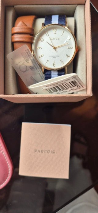 Reloj Parfois con correa de tela y cuero