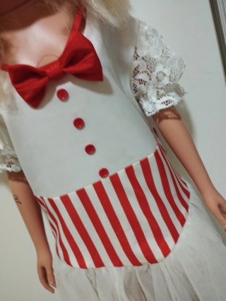 Muñeca grande rubia con vestido