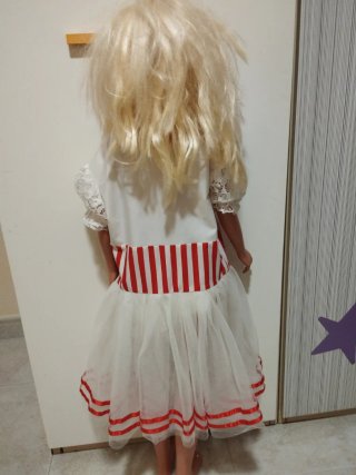 Muñeca grande rubia con vestido