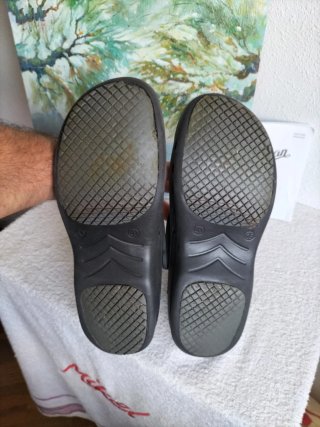 Zuecos de seguridad negros