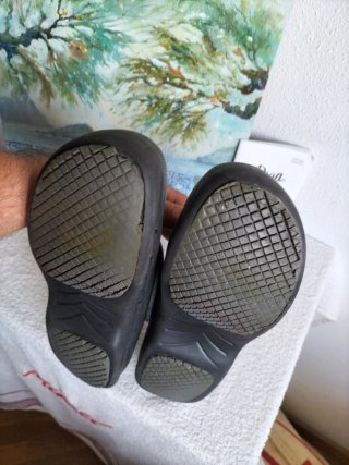 Zuecos de seguridad negros