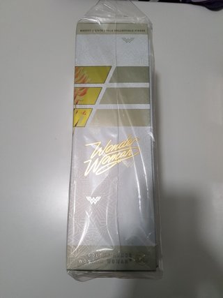 Hot Toys MMS577 Wonder Woman Golden Armor Standard