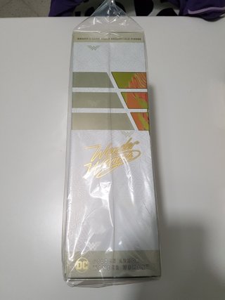 Hot Toys MMS577 Wonder Woman Golden Armor Standard