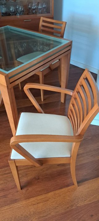 Mesa de comedor con 4 sillas