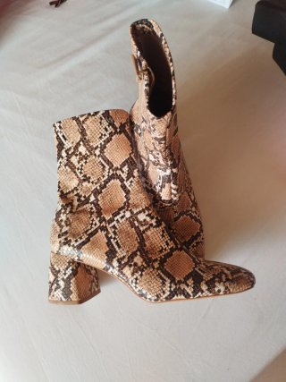 Botines piel serpiente beige y marrón