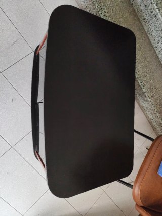 Mesa auxiliar con ruedas