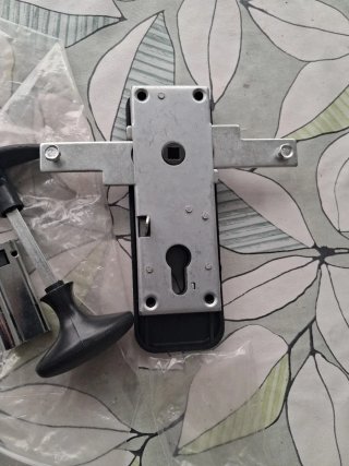 Cerradura Puerta Cochera con Llaves
