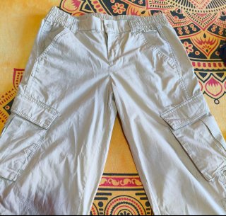 Pantalón cargo beige