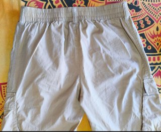 Pantalón cargo beige