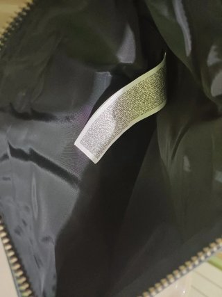 Bolso de mano Desigual negro y dorado
