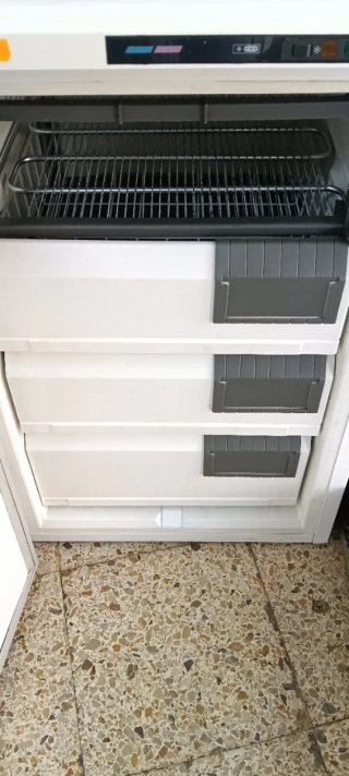 Congelador Vertical Whirlpool 85X54X60cm